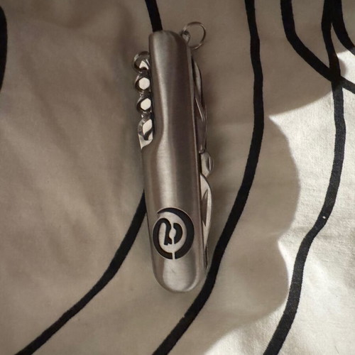 Men's gift set like new with flask, multitool and pen
