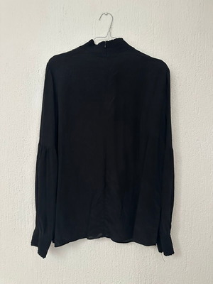 Silk top Mos Mosh with high collar like new, black, size L