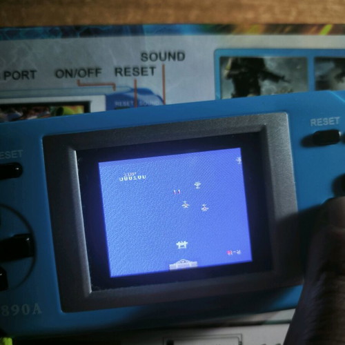 Hand consloe like new with many retro games
