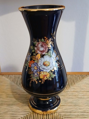 Greek porcelain vase handmade with 24-carat gold decoration like new