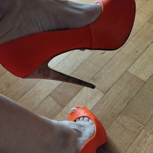 Schutz peep toe orange heel like new, 12cm platform