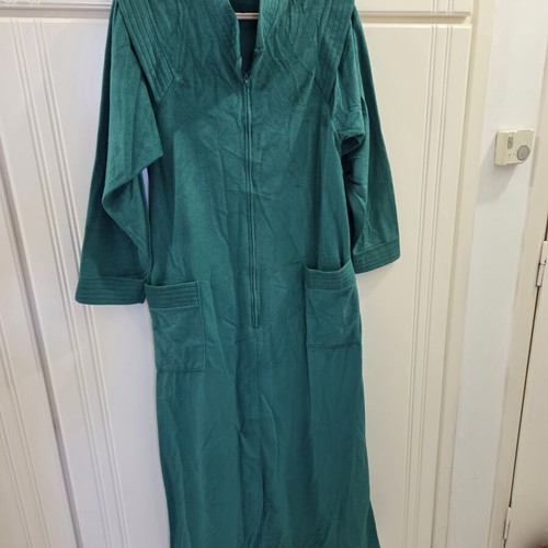 Vintage green robe made in USA like new, size Medium