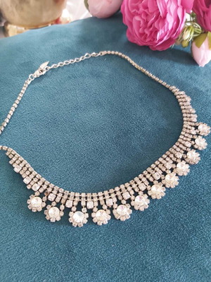 Necklace very elegant used