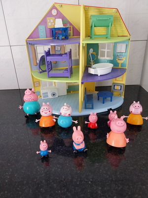 Peppa Pig σετ παιχνιδιού σπίτι με δωμάτια και 9 φιγούρες μεταχειρισμένο