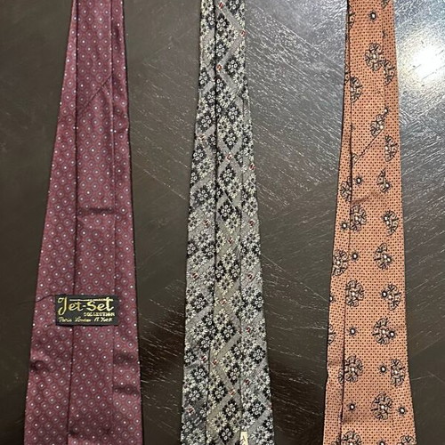 Set of 3 Vintage Men's Ties like new with Classic Patterns