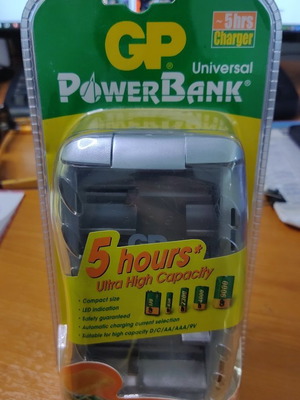 GP Batteries Universal Charger καινούργιος, φορτιστής μπαταριών Ni-MH AA/AAA/9V/D/C