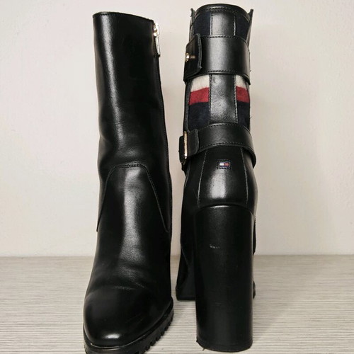 Tommy Hilfiger black leather boots like new