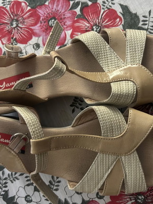 Women's sandals like new, size 40, white and beige