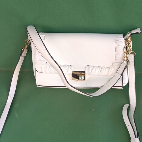 Cafènoir white bag like new with gold clasp and crystals
