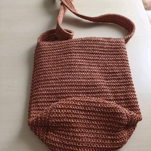 Woven crossbody bag for women used, in very good condition