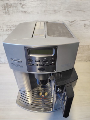 De'Longhi Magnifica Elegance Pronto Cappuccino espresso machine with digital display