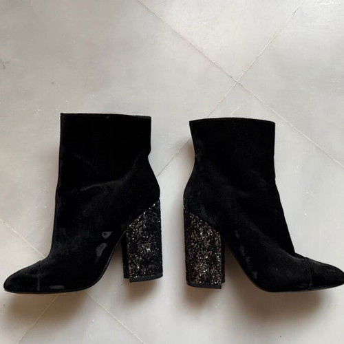 Kendall + Kylie velvet booties like new, size 39, black
