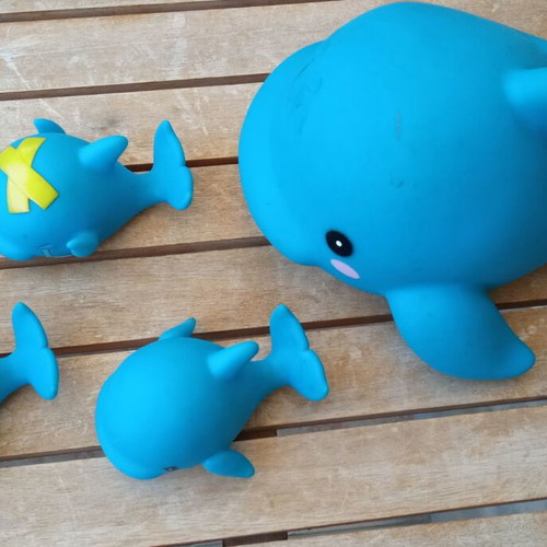 Baby bath toys used, pack with mama and baby whales