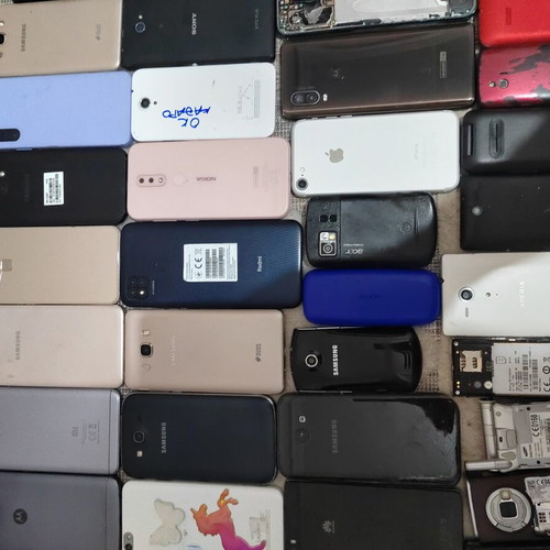 Mobile phones used, pack of 50, some functional, some for parts