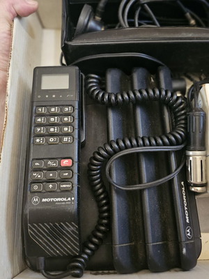 Motorola Associate 2000 vintage φορητό/αυτοκινήτου κινητό μεταχειρισμένο με σπάνια αξεσουάρ