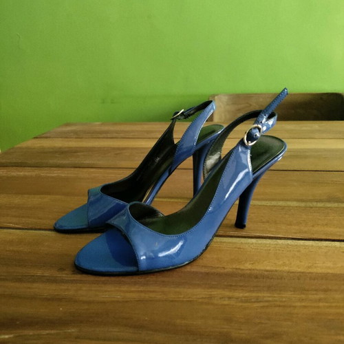 Nine West Πέδιλα σαν καινούργια, μπλε λούστρίνι, τακούνι 9 cm, μέγεθος 35