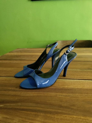 Nine West Πέδιλα σαν καινούργια, μπλε λούστρίνι, τακούνι 9 cm, μέγεθος 35