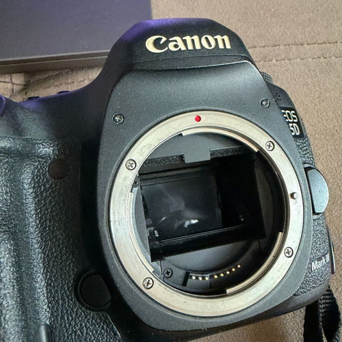 Canon 5D Mark III full-frame camera, 22 megapixels