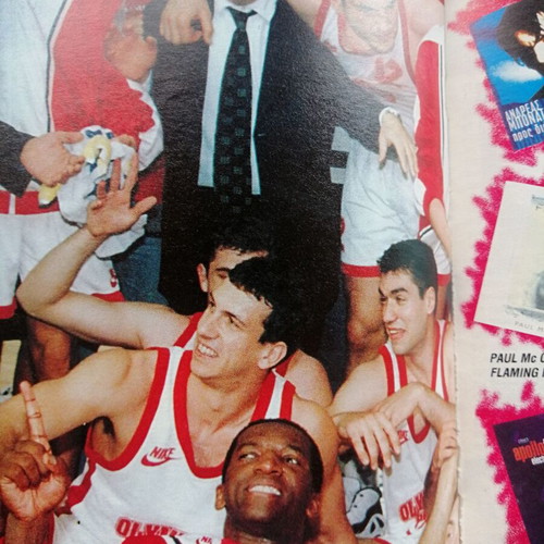 Paixnidoperiodiko magazine used, issue 47 with Olympiakos posters