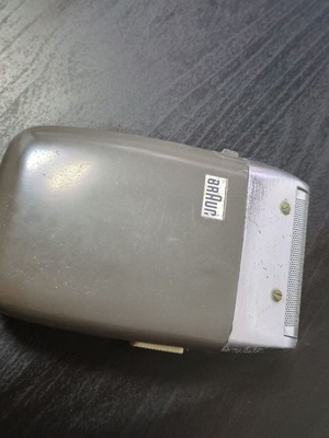 Braun vintage ξυριστική μηχανή σε γκρι