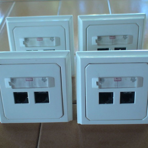 Set of 4 double-port RJ45 CAT5e wall data sockets like new