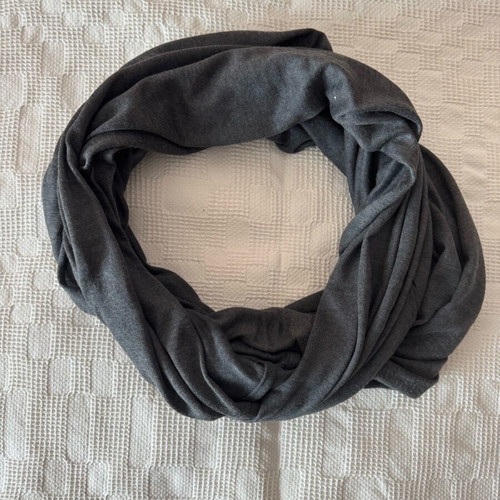 Double neck gray scarf like new