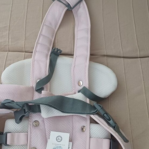Hello Kitty baby carrier for girl, infant 3.5 to 5 kg like new