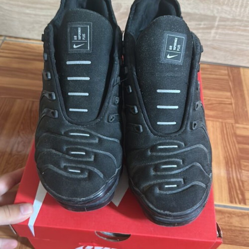 Nike Vapor Max Plus sneakers used, size 41, black, with box and laces