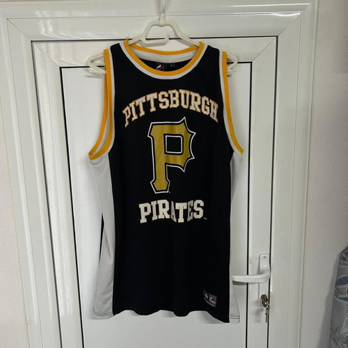 Pittsburgh Pirates Majestic jersey used, size Large