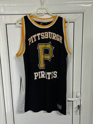 Pittsburgh Pirates Majestic jersey used, size Large