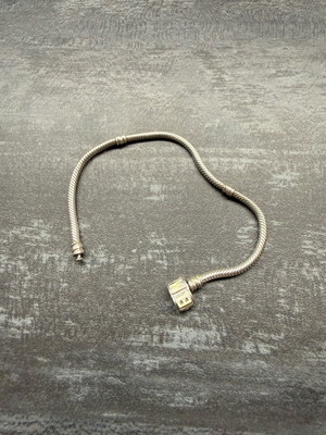 Pandora Marvel bracelet like new, size 17cm