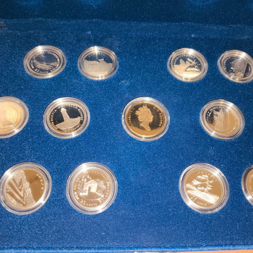 Canada 125 1992 collectible coin set like new with 12 silver proof coins