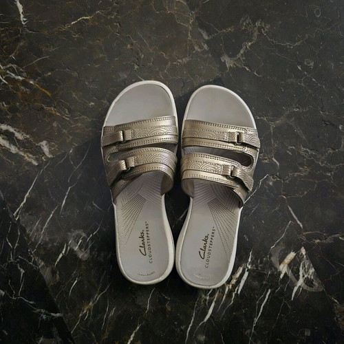 Clarks gold sandals like new, size 39