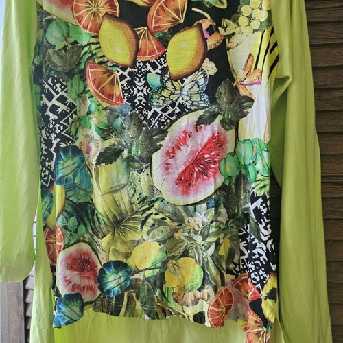 Colorful blouse with long sleeves, like new