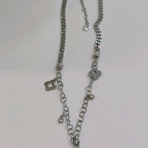Stainless steel necklace with luck flowers new silver