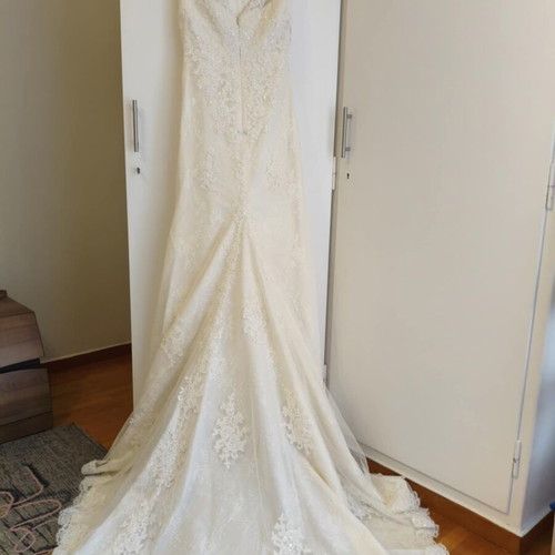 Ronda wedding dress by Pronovias like new, size Small, ivory