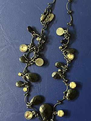 Short Necklace with Black Beads and Strass like new, elegant statement jewelry