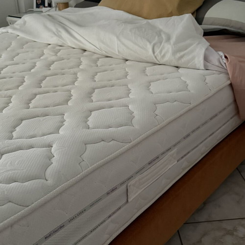 Double bed with Linea Strom mattress like new, fabric base 150x200 cm