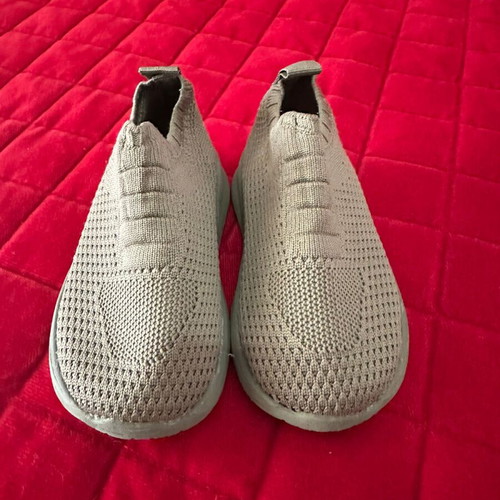 Zara Sneakers slip on (sock) size 22 used, khaki
