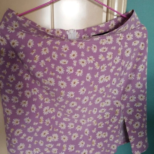 Women's short skirt like new purple-pink with flowers, size L