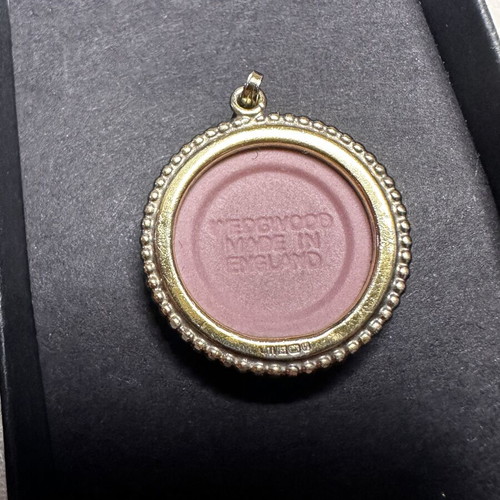 Wedgwood Pink Jasperware Cameo Pendant used, sterling silver and gold plated