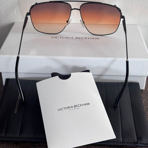 Victoria Beckham VB229S 001 Polarized Sunglasses like new, black