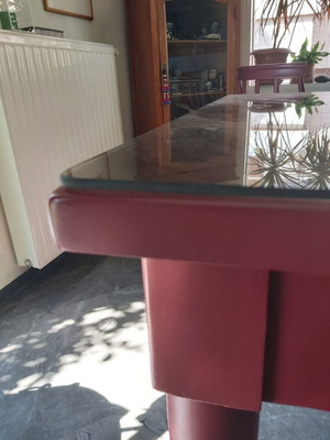 Τραπέζι τραπεζαρίας σαν καινούργιο, ξύλινο 168x79εκ, κόκκινη λάκα με τζάμι και συρτάρια