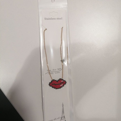 Youth necklace lips new, red and gold