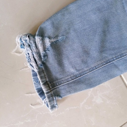 Light wash straight leg jeans used, size L 40 12
