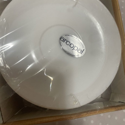 Cup set new, 6 cups and 6 saucers in box