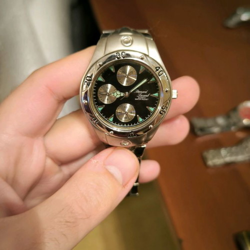 Men's watch needs battery