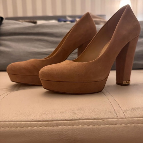 Michael Kors shuede pumps size 38 new beige