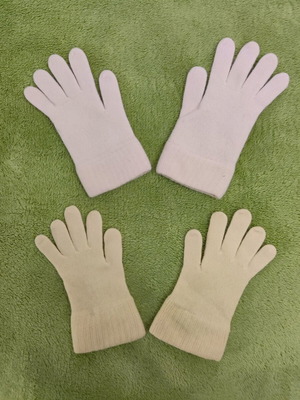 Set of 2 pairs of children's knitted gloves Benetton and wool like new, ages 6-10