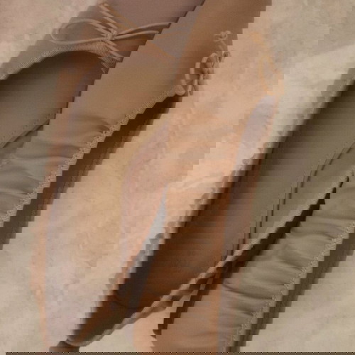 Μπαλαρίνες με σούρες μπεζ